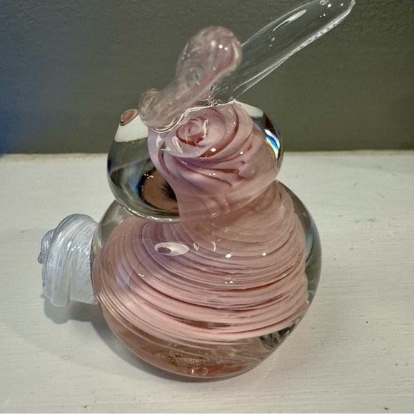 Handblown one of a kind glass bunny rabbit with pale pink swirl glass design - Picture 3 of 10